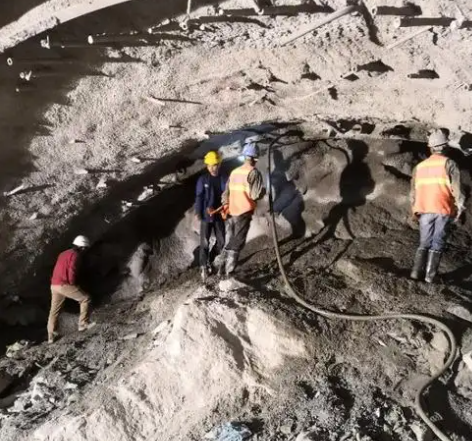 东海拱顶带模注浆料的施工流程及注意事项